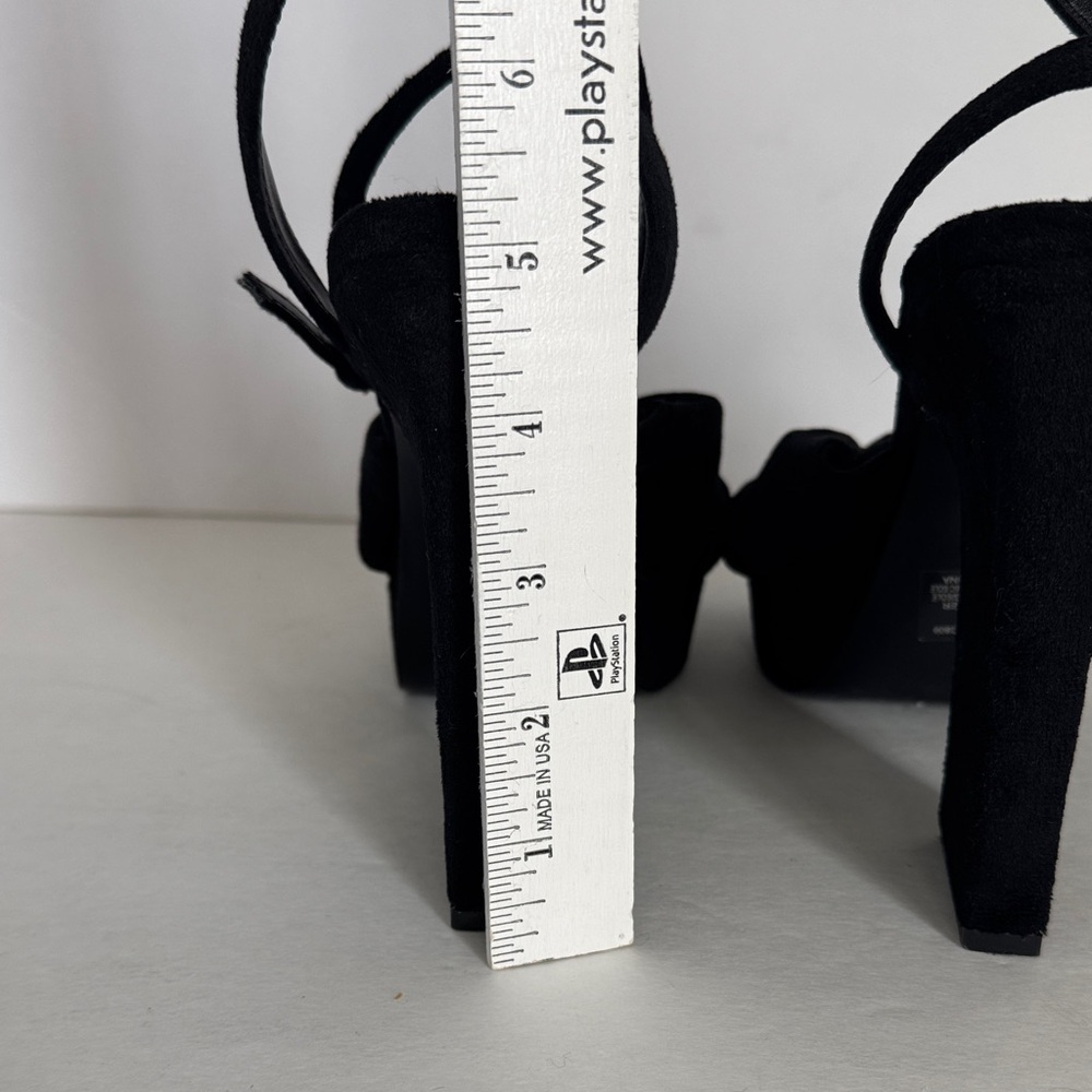 BCBGeneration Black Velvet Platform Heels shoe size 7.5B - Picture 5 of 8